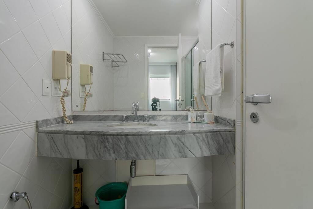 Lindo Flat Em Pinheiros Na Rua Oscar Freire E Proximo Hospital Clinicas
