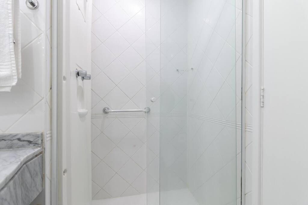 Lindo Flat Em Pinheiros Na Rua Oscar Freire E Proximo Hospital Clinicas Apartamento